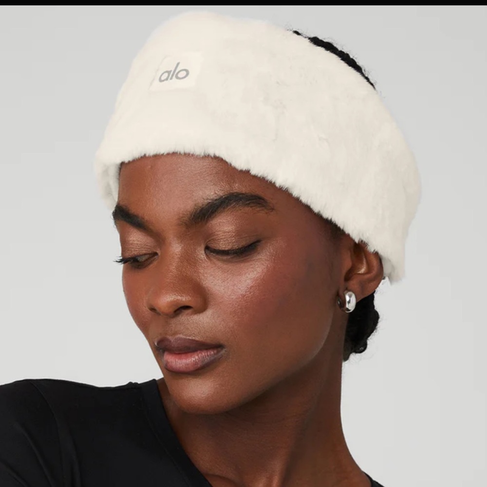 ALO YOGA WHITE FUR HEADBAND, BRAND NEW TAGS ATTACHED